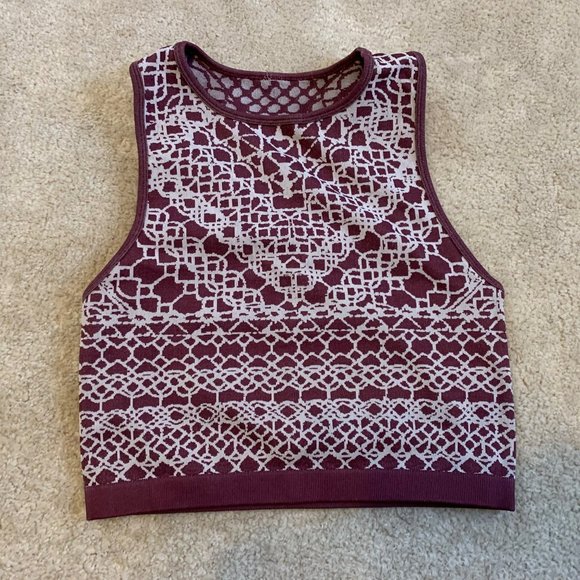 Fabletics High-Waisted Seamless Lace Capri Leggings Burgundy and Sand - Picture 13 of 13